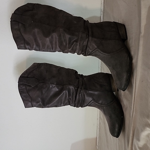 Womens wide calf slouchy boots. - Picture 3 of 8